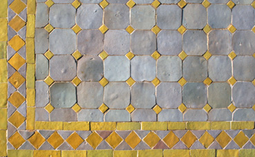 Motif koura beige frise et cabochons et jaune zellige mosaïque de céramique 